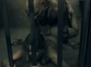 imagen Zorra atada y follada dentro de un calabozo