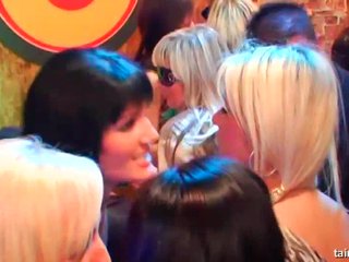 Alquilan una discoteca para montar una orgia