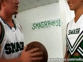 animadora sodomizada por todo el equipo