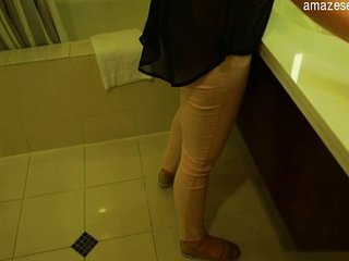 Grandes tetas y coño perfectamente afeitado